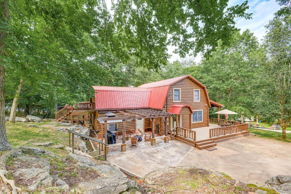 Peaceful Mt Juliet Cabin with Hot Tub and Fire Pit