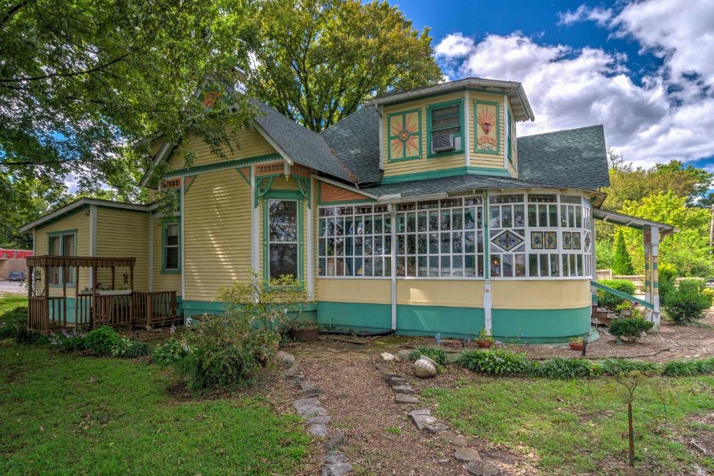 Russellville House with Garden - Walk to Main Street