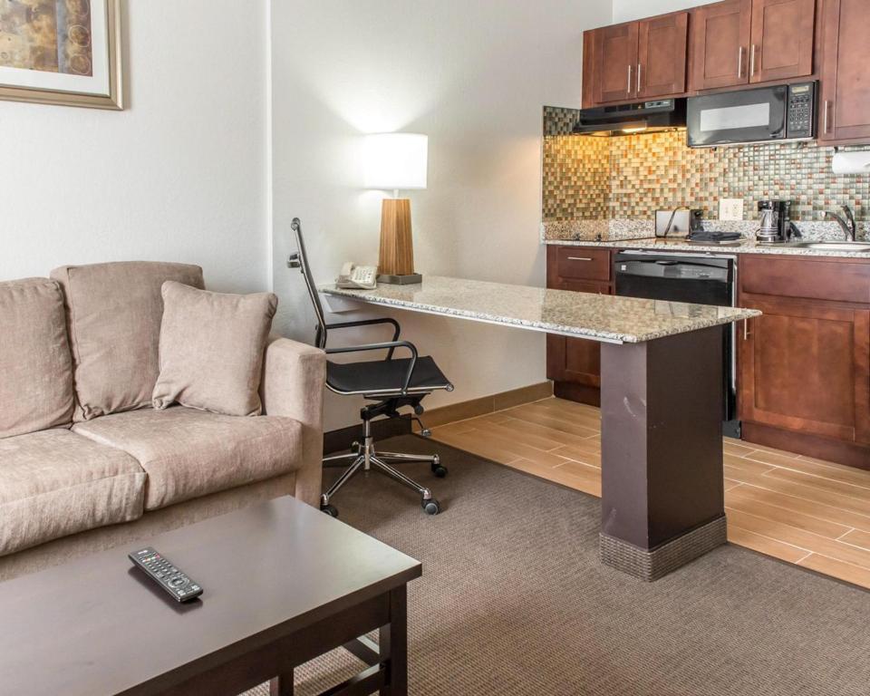 MainStay Suites Pittsburgh Airport