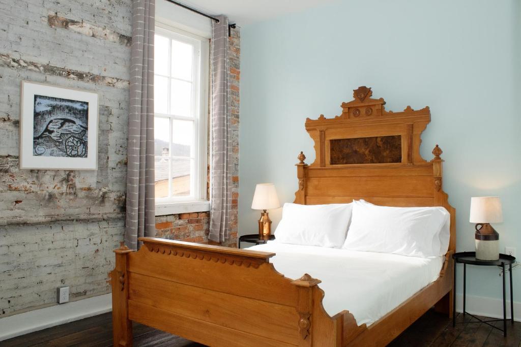 Bischoff Inn - Former 1870 Furniture Factory Now 5 Room Boutique Hotel