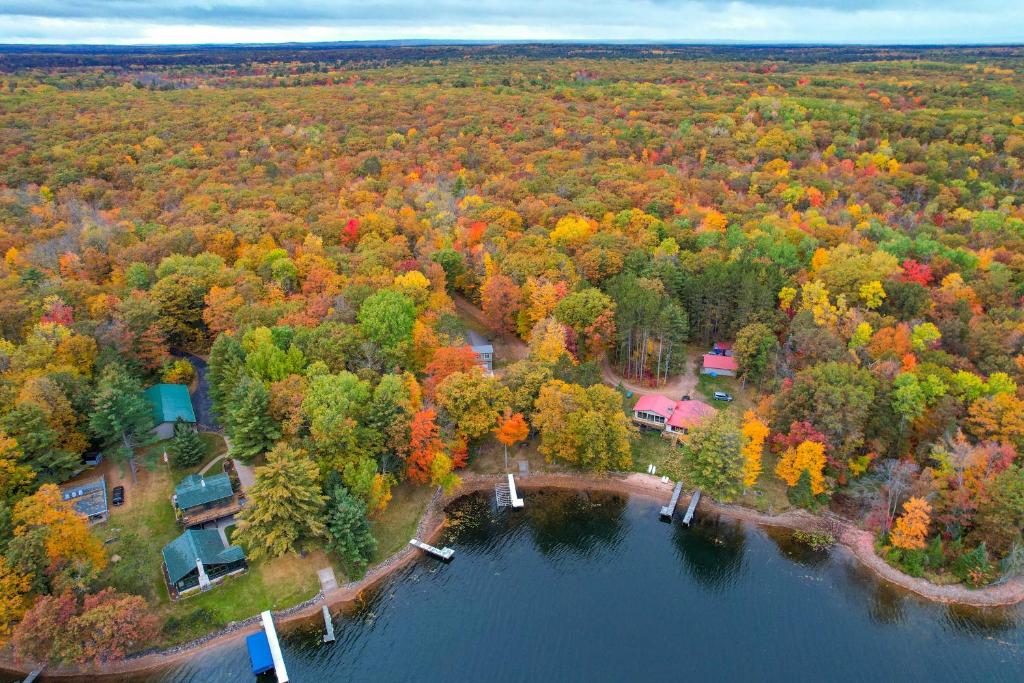 Cozy Hayward Cottage with Dock and Lakefront View