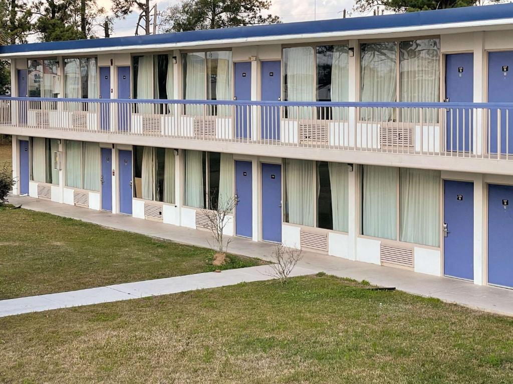 Motel 6 Marianna, FL