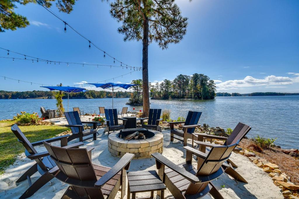 Lake Martin Retreat with Beach, Boat Dock and Fire Pit