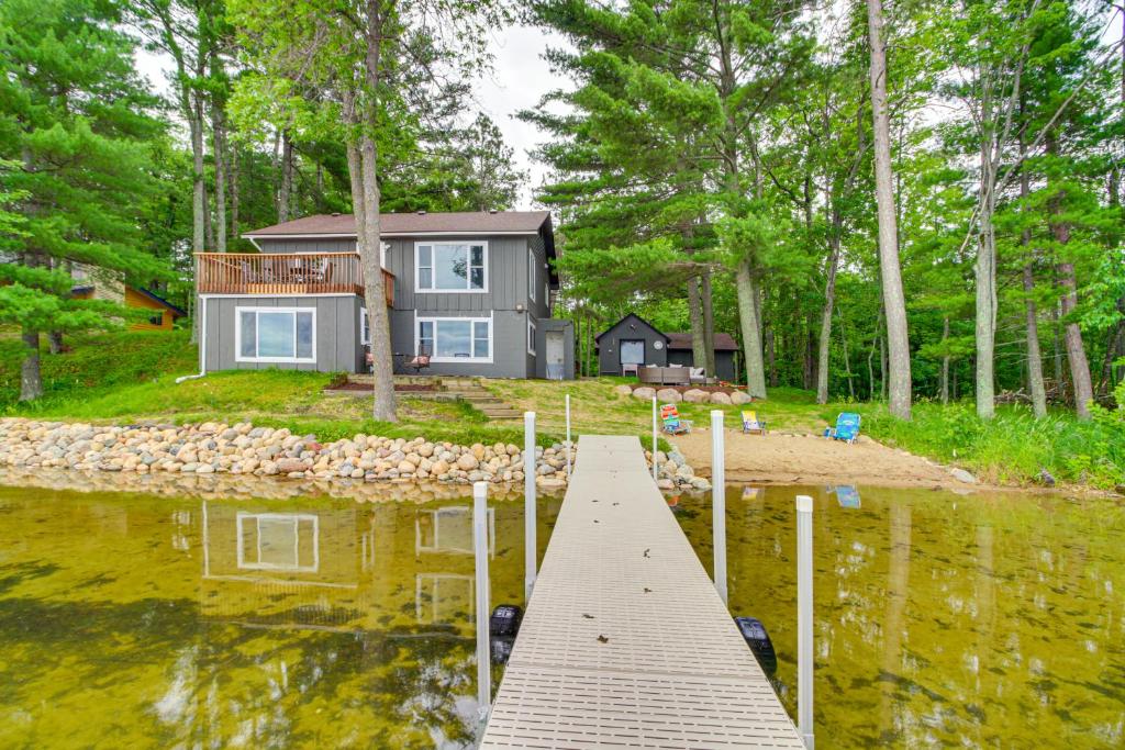 Renovated Brainerd Cabin on Lake Fish and Swim!