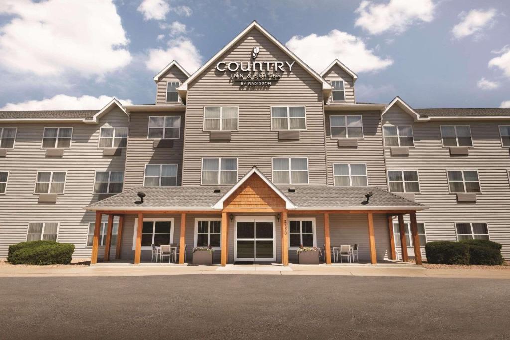 Country Inn & Suites by Radisson, Brooklyn Center, MN