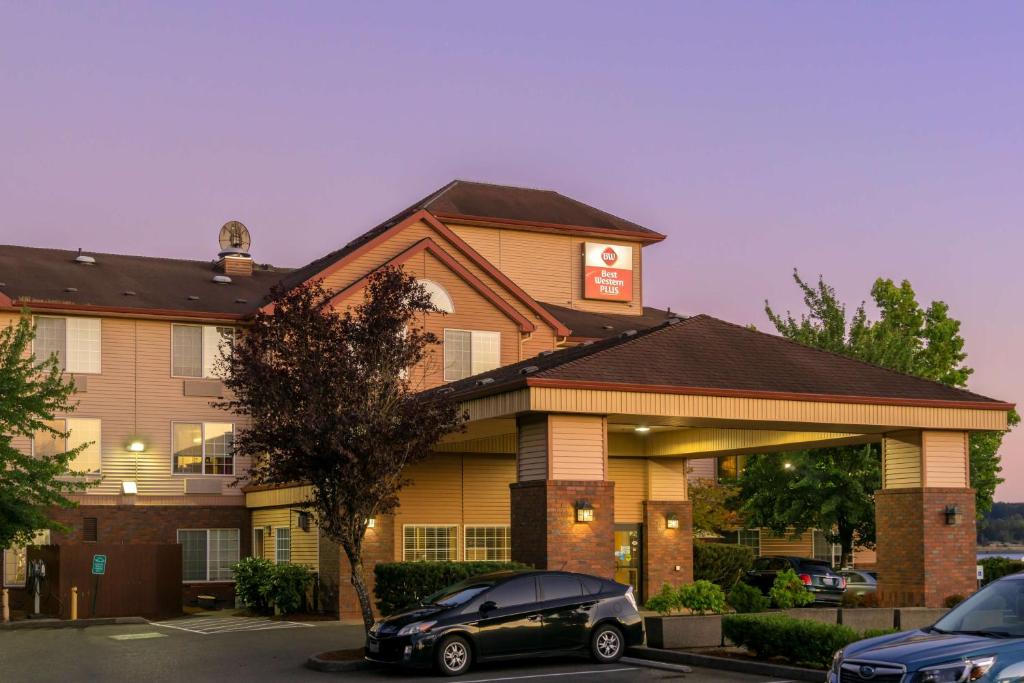 Best Western Plus Park Place Inn & Suites