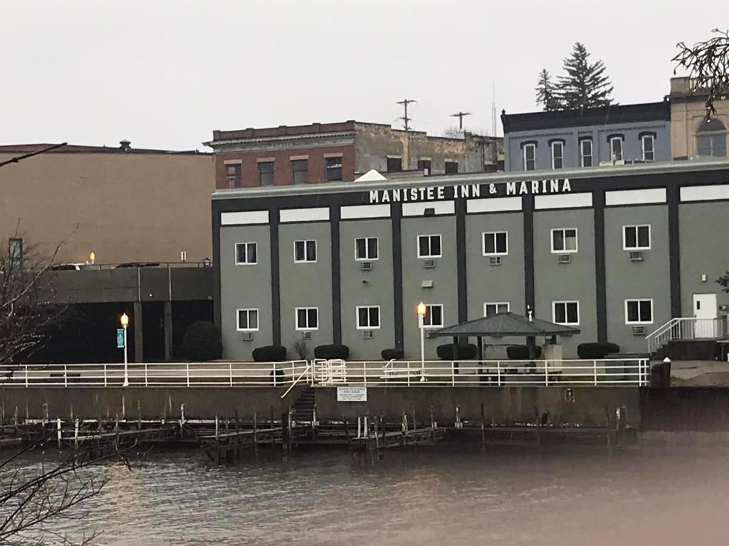 Manistee Inn & Marina