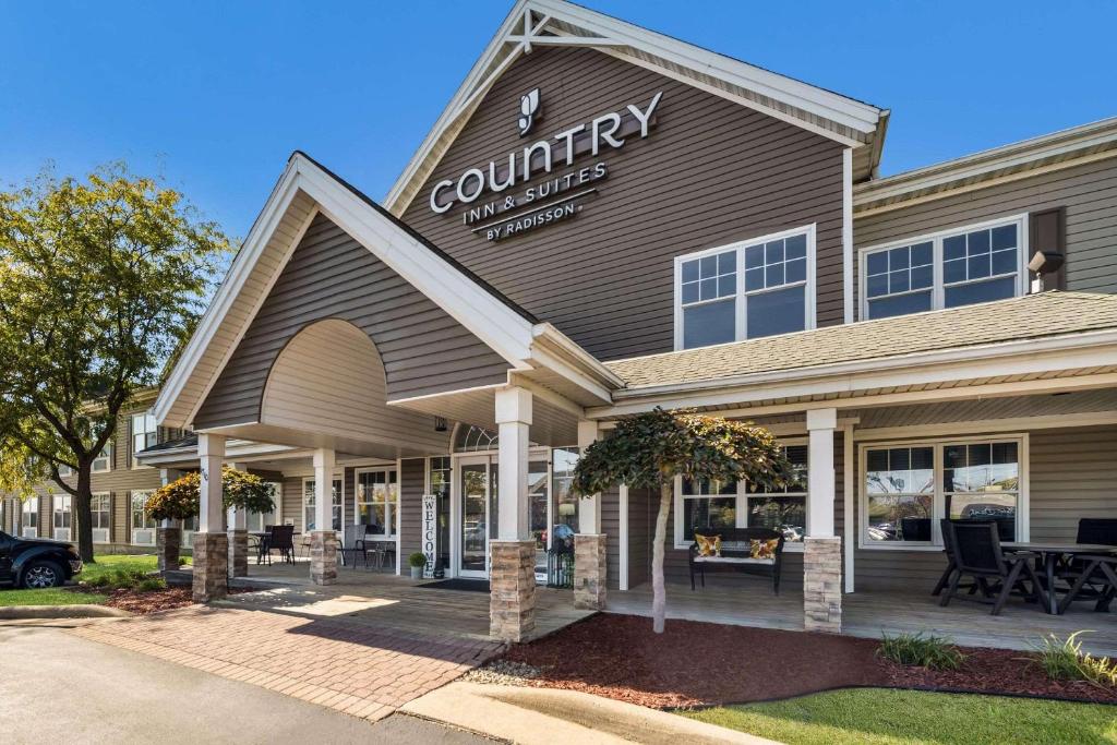 Country Inn & Suites by Radisson, Freeport, IL