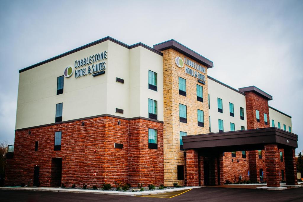 Cobblestone Hotel & Suites International Falls