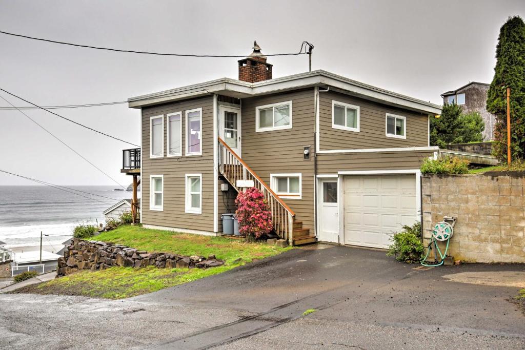 Exquisite Oceanside House with Pacific Views and Deck!