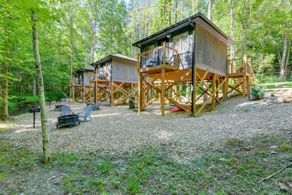 Cosby Wilderness Cabin Studio with Deck and Fire Pit