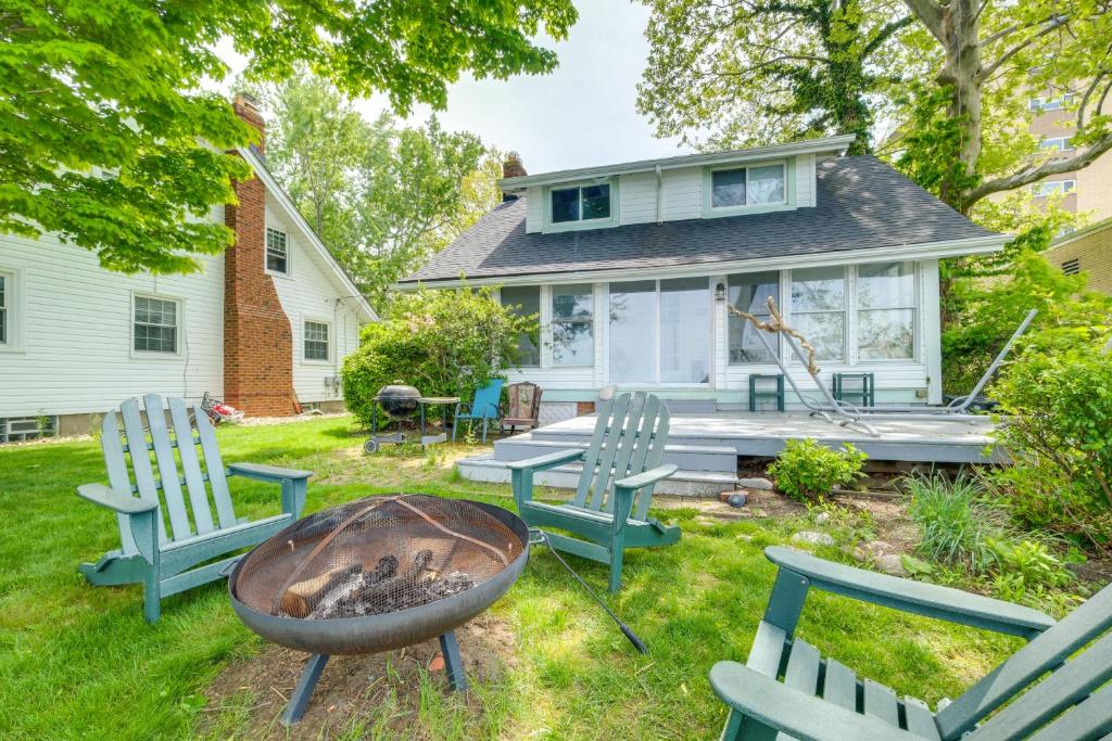 Coastal Lake Erie Cottage with Amazing Water Views!