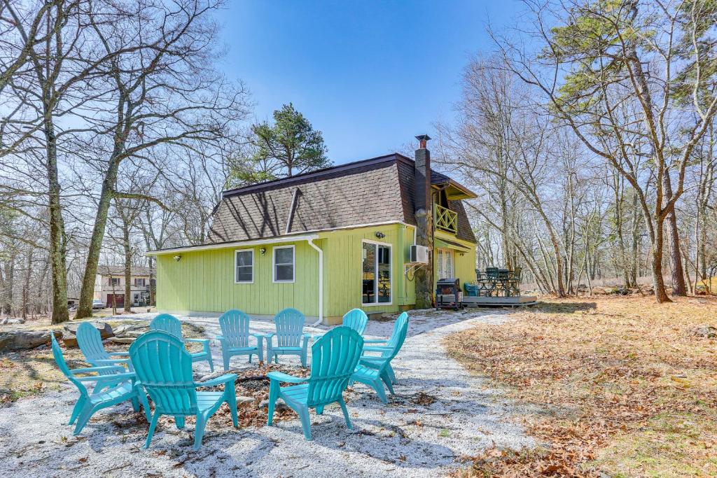 Bushkill Villa with Game Room, Sauna and Pool Access!