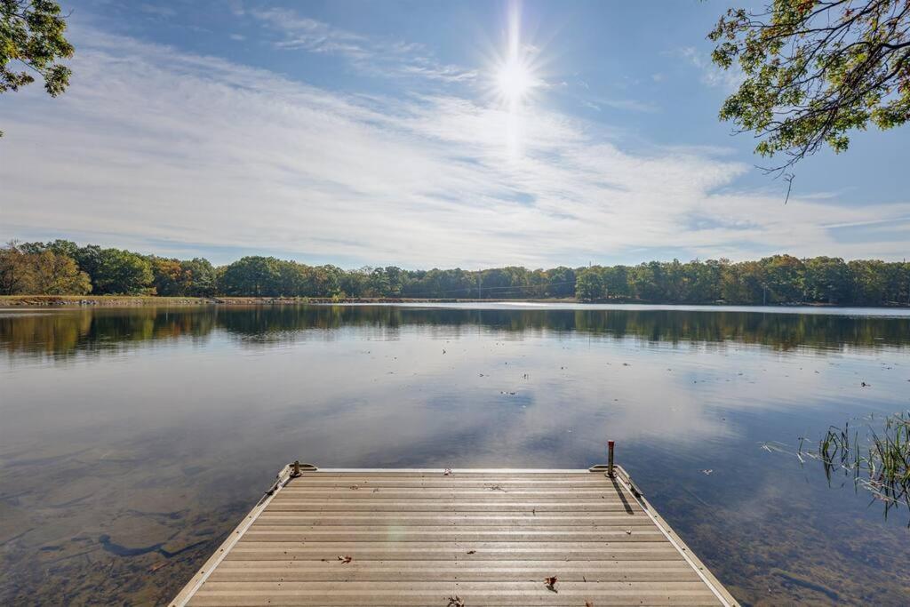 LUX Lakefront, New Hot Tub, Firepit, Ski, Gameroom