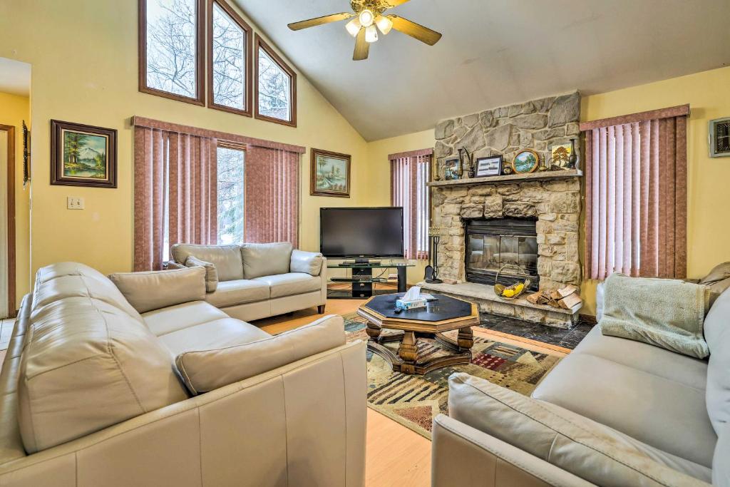 Pet-Friendly Poconos Vacation Rental with Hot Tub!