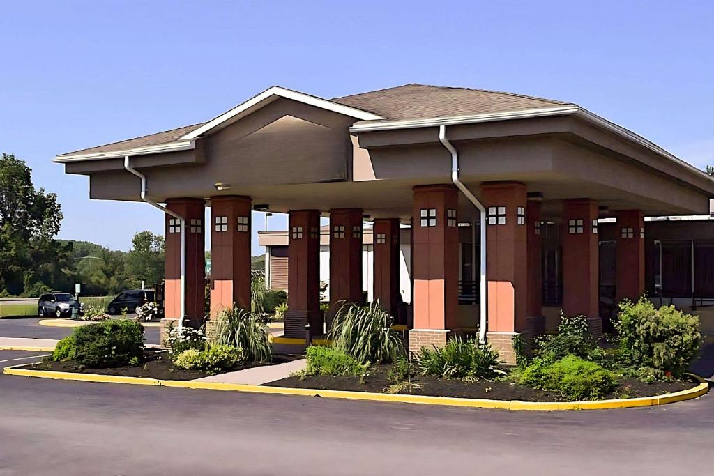 Quality Inn & Suites East Syracuse - Carrier Circle