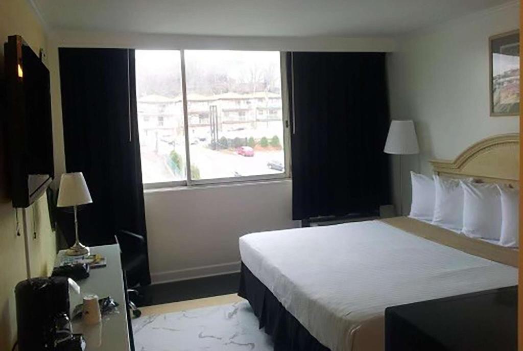 Ramada by Wyndham North Bergen