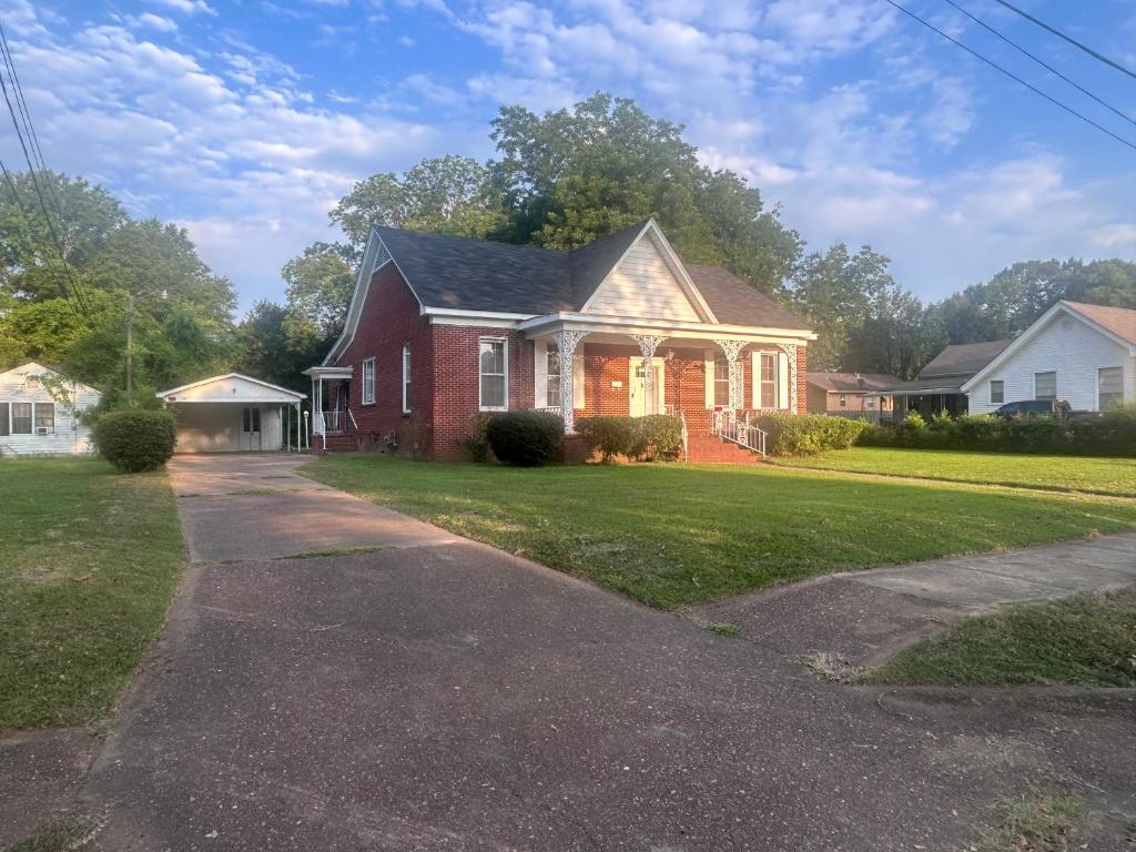 Spacious home near downtown Grenada