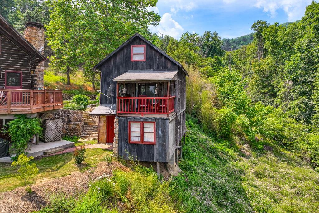 Cozy Luray Cabin with Views Near Hiking Trails!