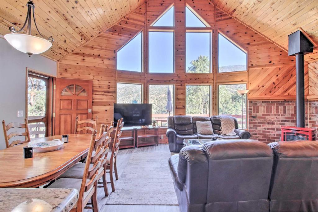 Idyllic Frazier Park Cabin Views, Pool Table